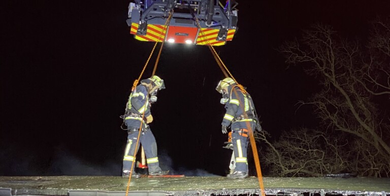 Landwirtschaftlicher Betrieb vor den Flammen gerettet | Feuerwehr Bad